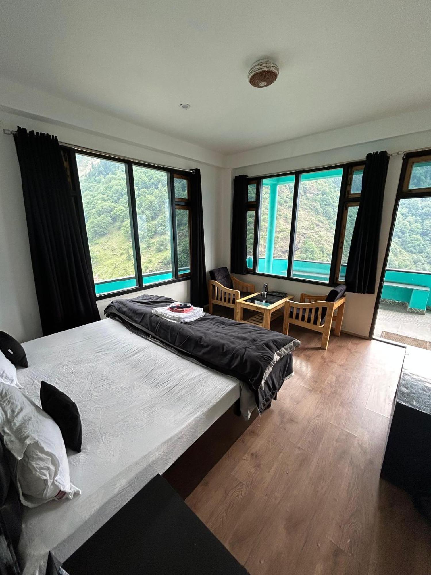 Aman Resort, Tosh Village, Himachal Pradesh Exteriör bild