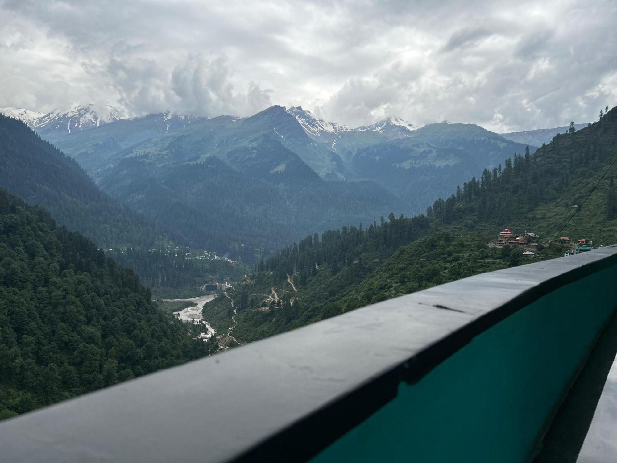 Aman Resort, Tosh Village, Himachal Pradesh Exteriör bild